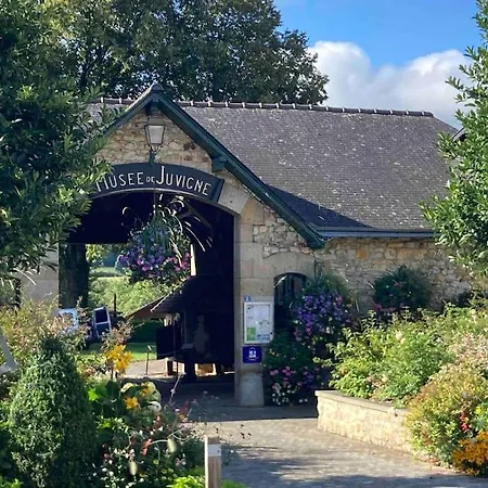 Mayenne Cote Cour : Maison Ancienne De Village Nyaraló