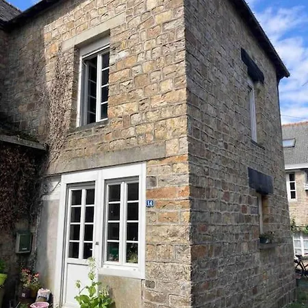 Nyaraló Mayenne Cote Cour : Maison Ancienne De Village *