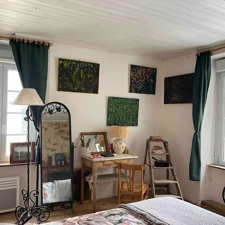 Mayenne Cote Cour : Maison Ancienne De Village Juvigné