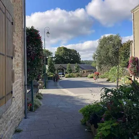 Mayenne Cote Cour : Maison Ancienne De Village Nyaraló *